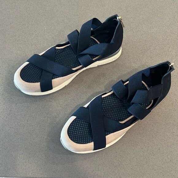 Vaneli Sport Shoes with a unique Zipper Closure - Picture 1 of 12